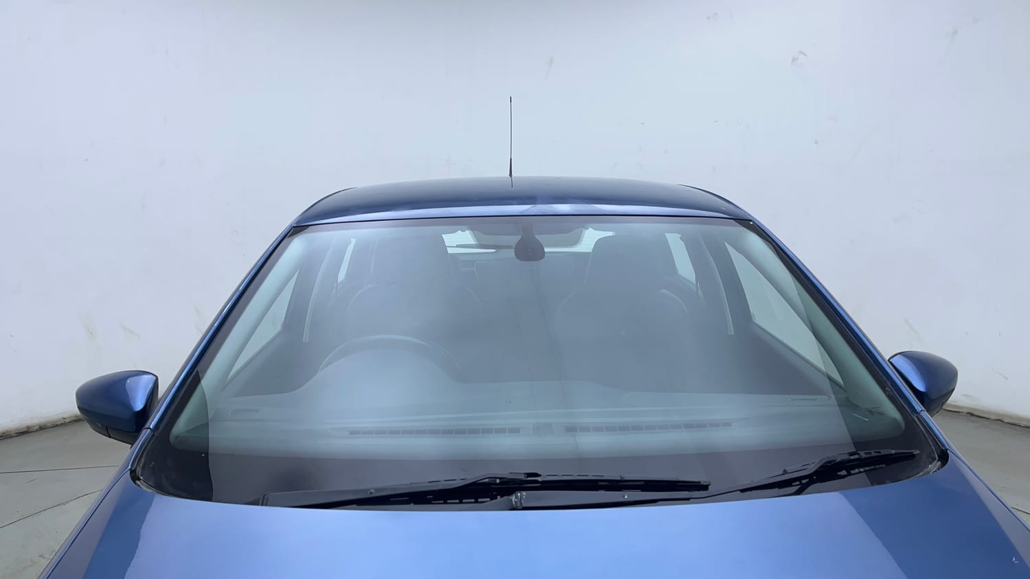 Used 2017 Volkswagen Polo Highline Plus 1.2( P)16 Alloy Petrol Manual exterior FRONT WINDSHIELD VIEW