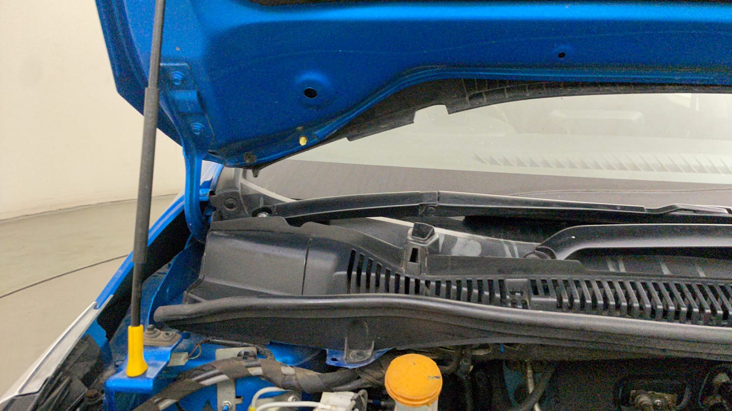 Used 2022 Tata Altroz XZ Plus Petrol Petrol Manual engine ENGINE RIGHT SIDE HINGE & APRON VIEW