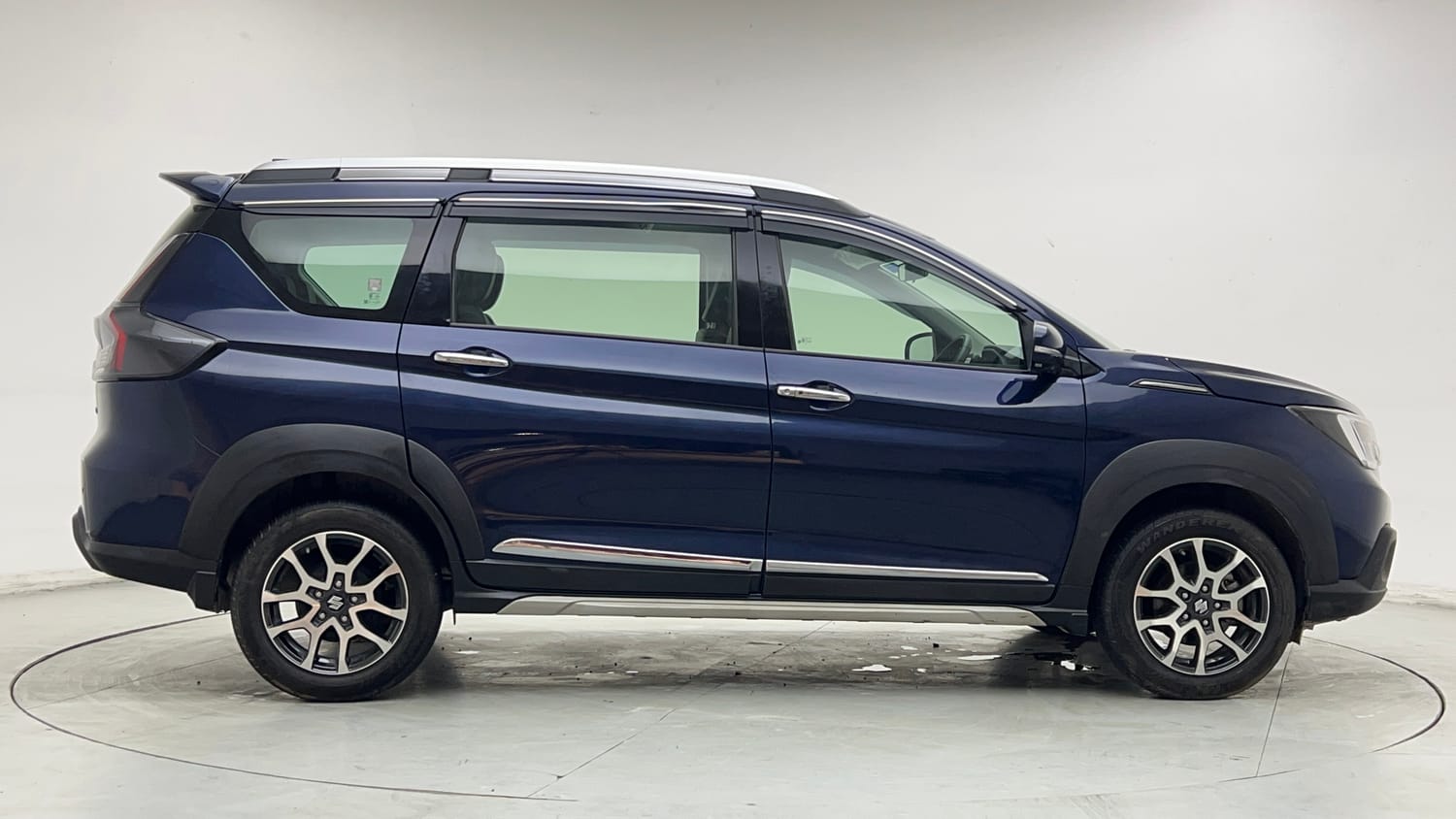 Used 2022 Maruti Suzuki XL6 Alpha Plus MT Petrol Petrol Manual exterior RIGHT SIDE VIEW