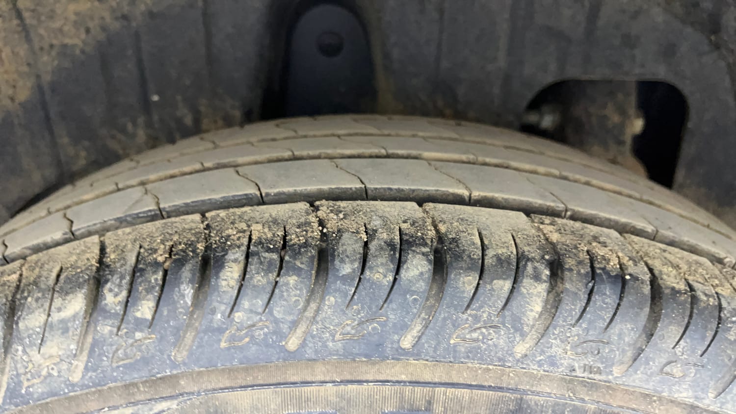 Used 2022 Mahindra XUV 300 W8 (O) 1.2 Petrol Petrol Manual tyres RIGHT REAR TYRE TREAD VIEW