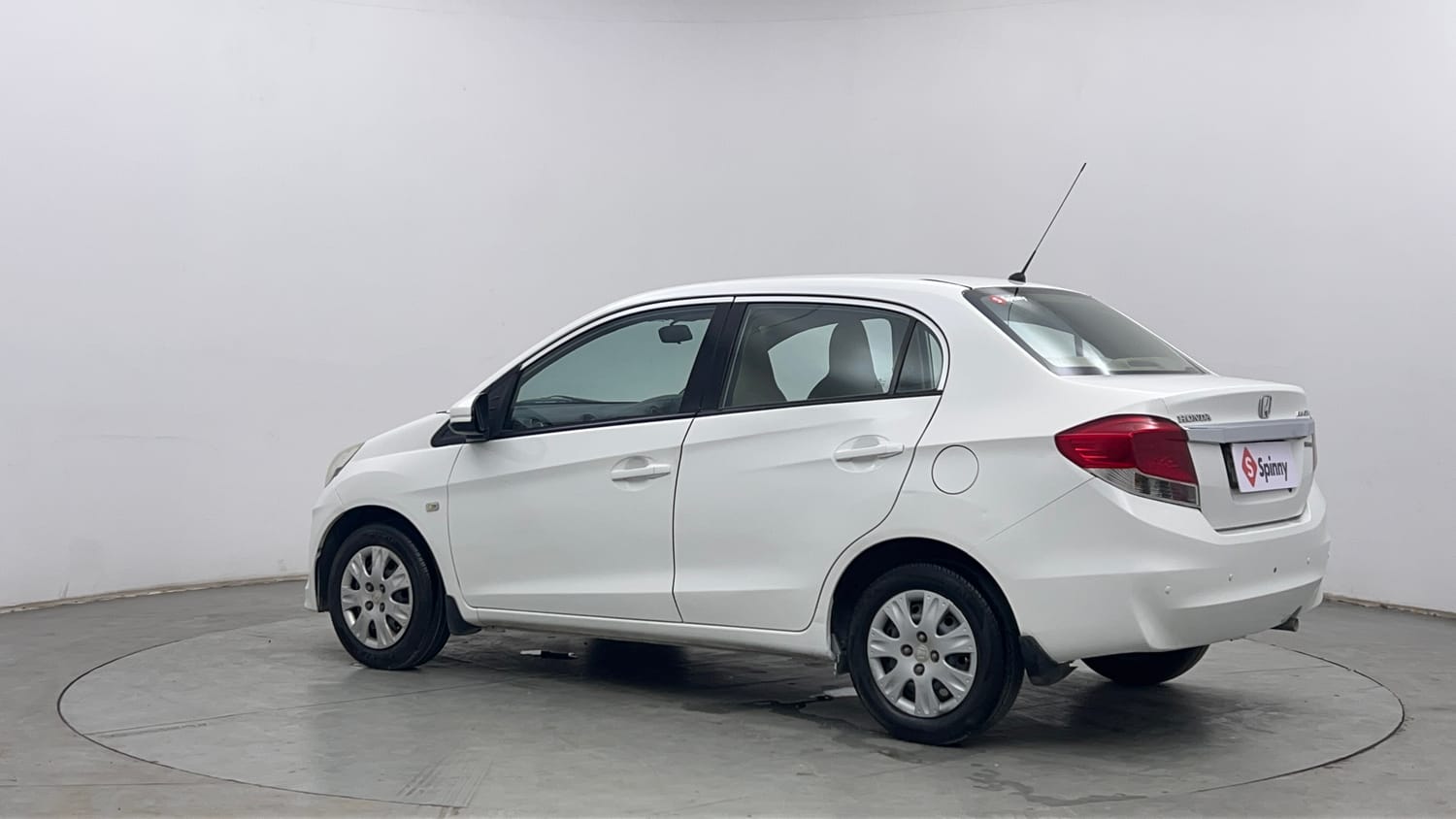 Used 2016 Honda Amaze 1.2 S i-VTEC Petrol Manual exterior LEFT REAR CORNER VIEW