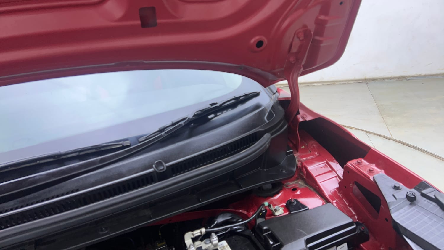 Used 2024 Hyundai Exter SX (O) Connect 1.2 AMT Petrol Automatic engine ENGINE LEFT SIDE HINGE & APRON VIEW