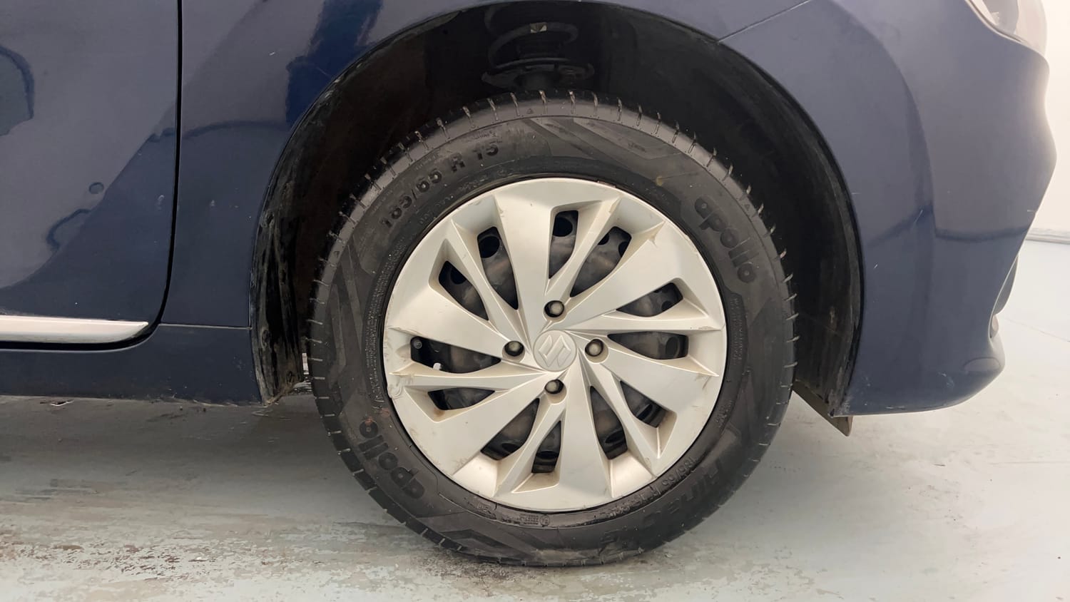 Used 2023 Maruti Suzuki Baleno Delta MT Petrol Manual tyres RIGHT FRONT TYRE RIM VIEW