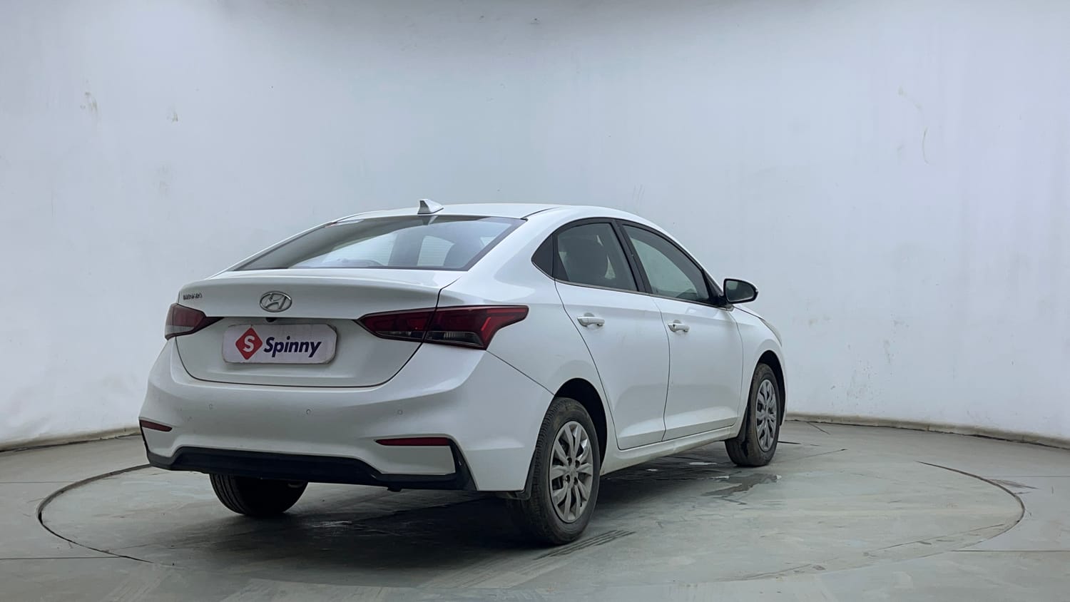 Used 2019 Hyundai Verna EX 1.4 VTVT Petrol Manual exterior RIGHT REAR CORNER VIEW