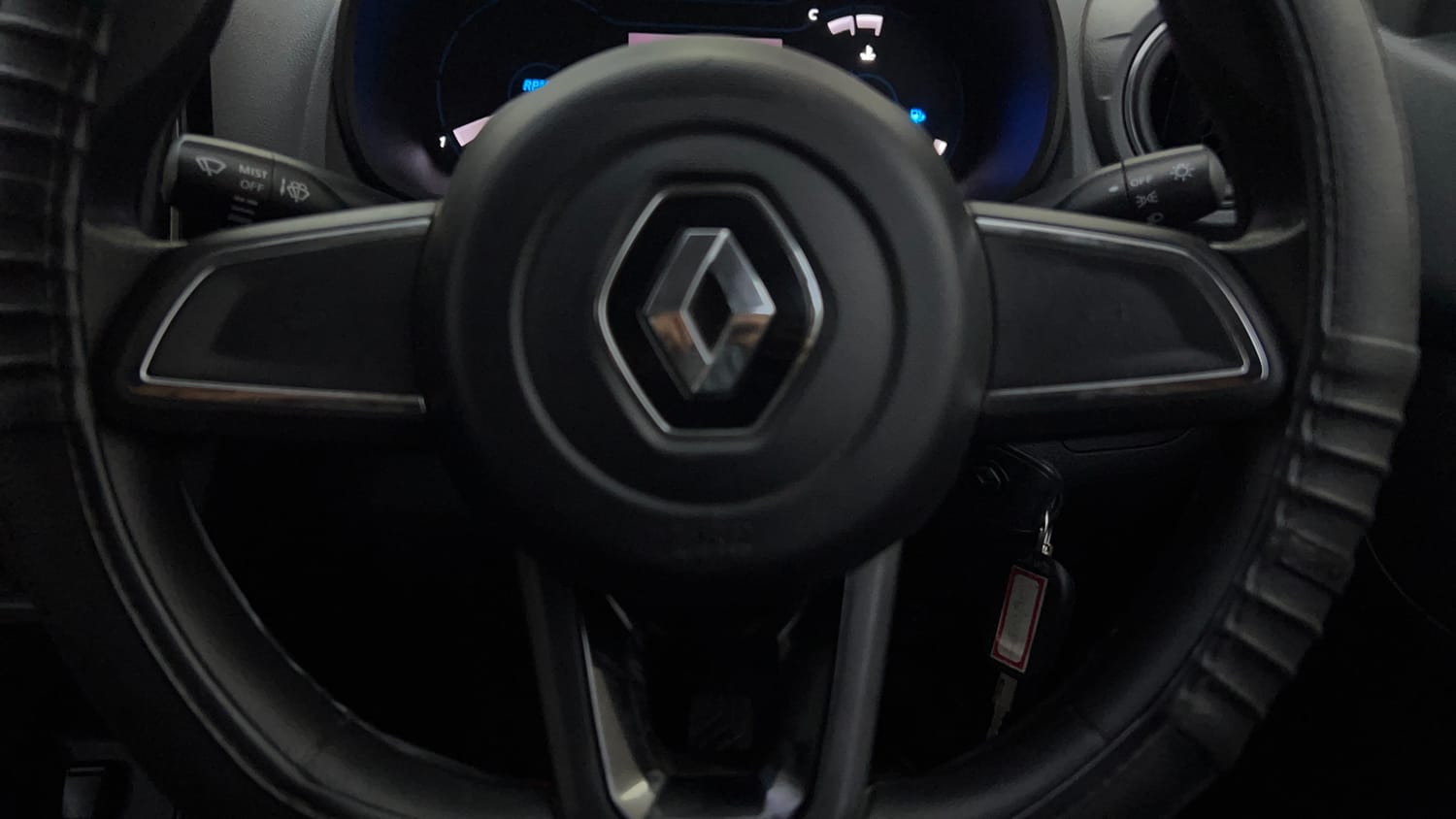 Used 2020 Renault Kwid 1.0 RXT AMT Opt Petrol Automatic top_features Airbags