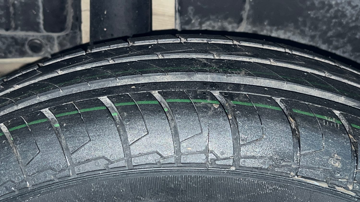 Used 2015 Maruti Suzuki Swift Lxi (O) Petrol Manual tyres RIGHT REAR TYRE TREAD VIEW