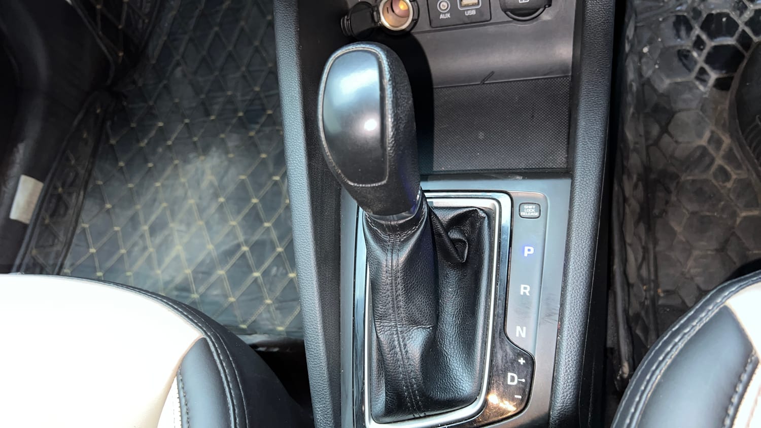 Used 2018 Hyundai Elite i20 Asta 1.2 AT Petrol Automatic interior GEAR  KNOB VIEW