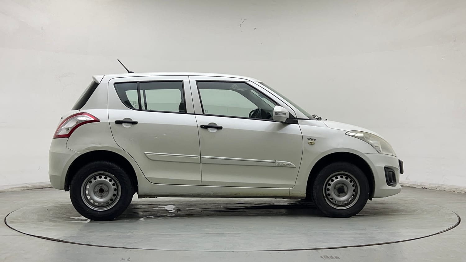 Used 2015 Maruti Suzuki Swift Lxi (O) Petrol Manual exterior RIGHT SIDE VIEW