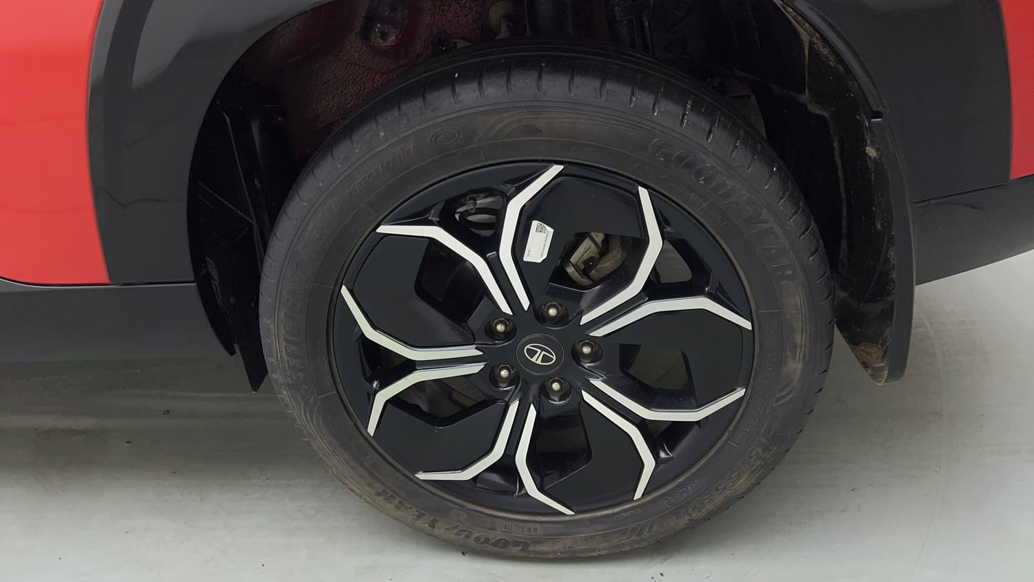 Used 2024 Tata Curvv Accomplished Plus A 1.5 Kryojet Diesel 6MT Diesel Manual tyres LEFT REAR TYRE RIM VIEW