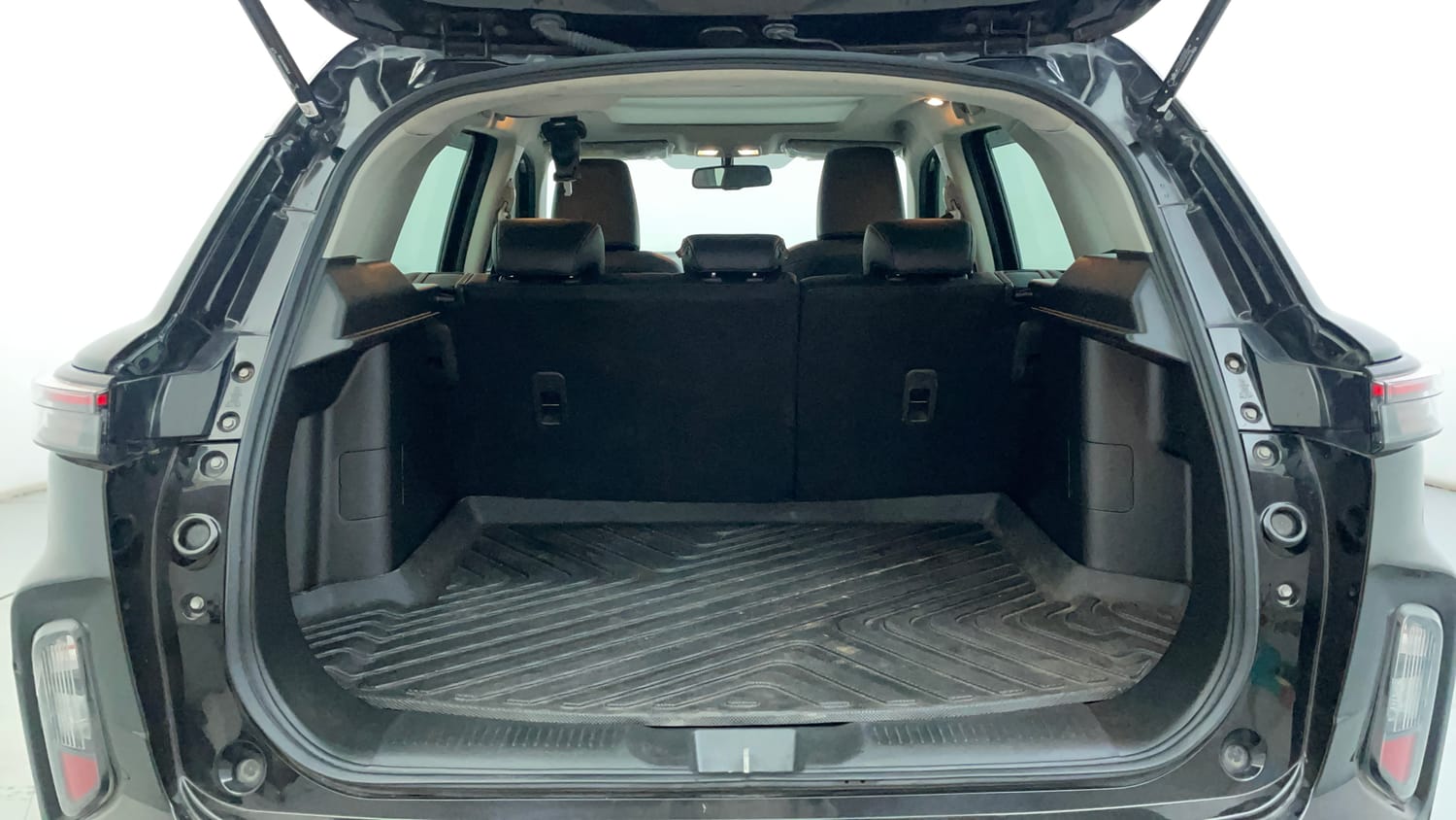 Used 2023 Maruti Suzuki Grand Vitara Alpha Smart Hybrid Petrol Manual interior DICKY INSIDE VIEW