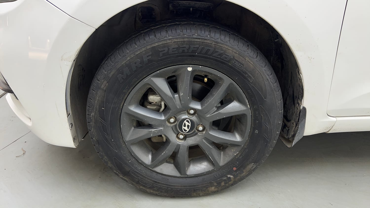 Used 2018 Hyundai Elite i20 Asta 1.2 AT Petrol Automatic tyres LEFT FRONT TYRE RIM VIEW