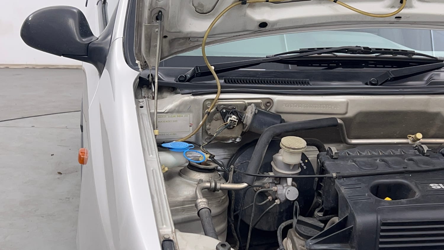 Used 2012 Maruti Suzuki Alto K10 VXi Petrol Manual engine ENGINE RIGHT SIDE HINGE & APRON VIEW