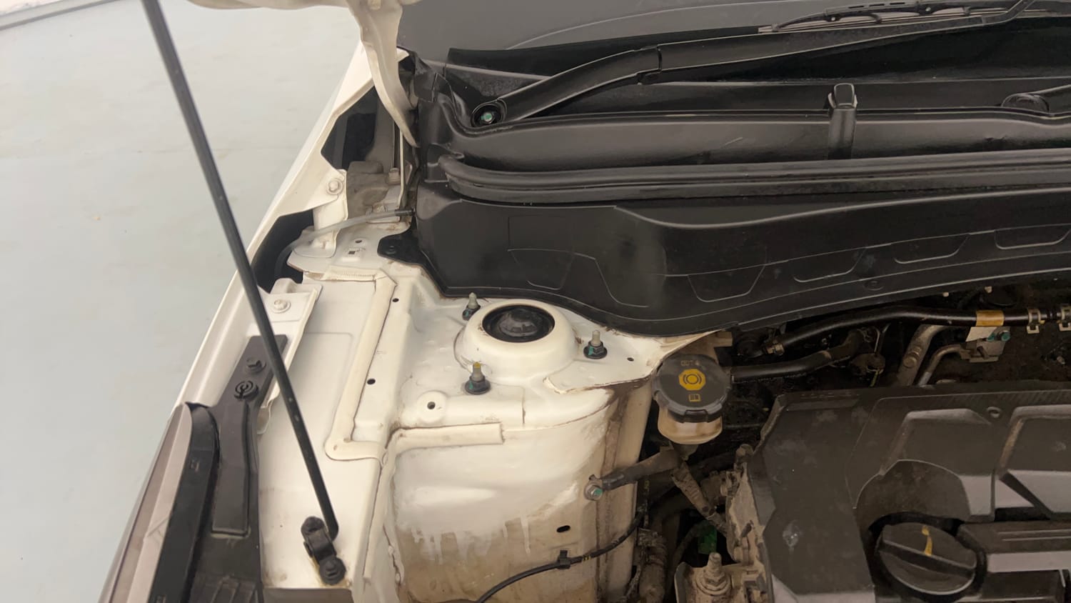 Used 2020 Kia Seltos HTK Plus 1.5 Petrol Manual engine ENGINE RIGHT SIDE HINGE & APRON VIEW