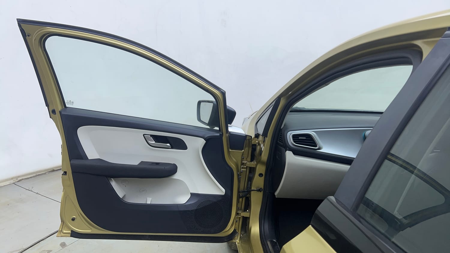 Used 2021 Tata Altroz XZ Plus Petrol Petrol Manual interior LEFT FRONT DOOR OPEN VIEW
