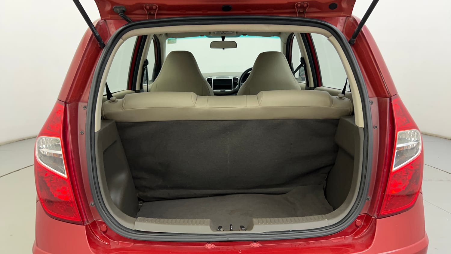 Used 2012 Hyundai i10 Era 1.1 iRDE2 Petrol Manual interior DICKY INSIDE VIEW