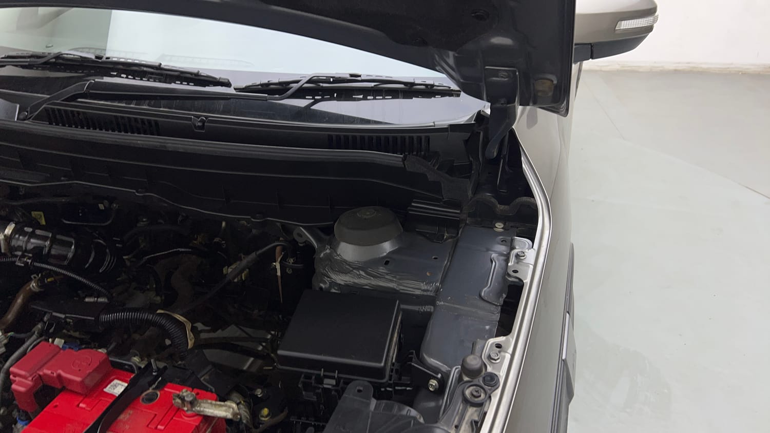 Used 2023 Maruti Suzuki Brezza VXi Petrol Manual engine ENGINE LEFT SIDE HINGE & APRON VIEW