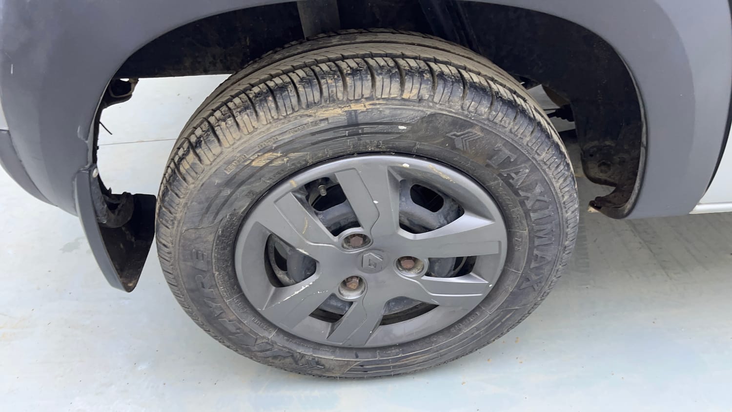 Used 2016 Renault Kwid 1.0 RXT Petrol Manual tyres RIGHT REAR TYRE RIM VIEW