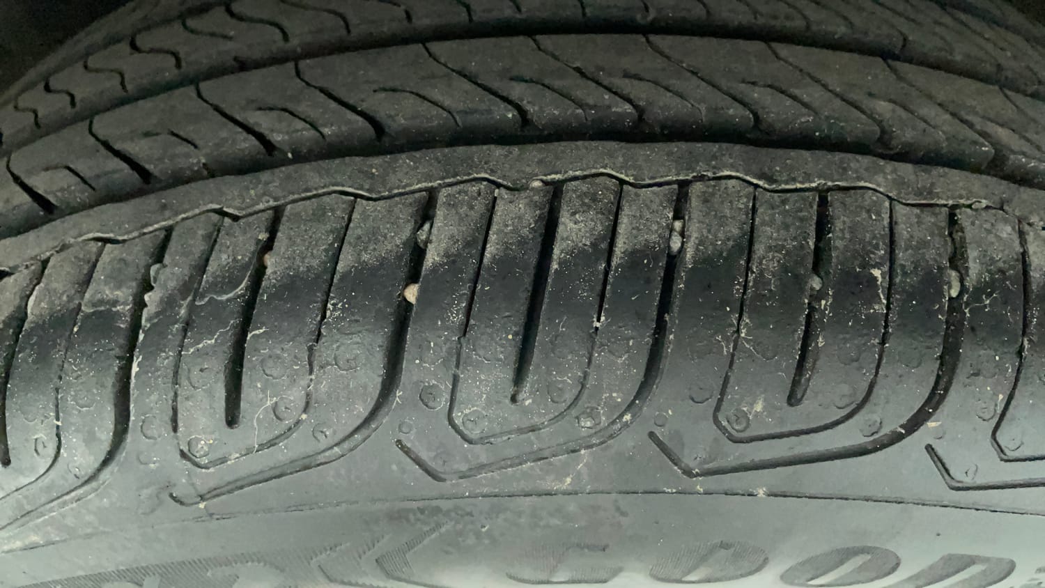 Used 2016 Volkswagen Ameo Highline1.2L (P) Petrol Manual tyres LEFT REAR TYRE TREAD VIEW