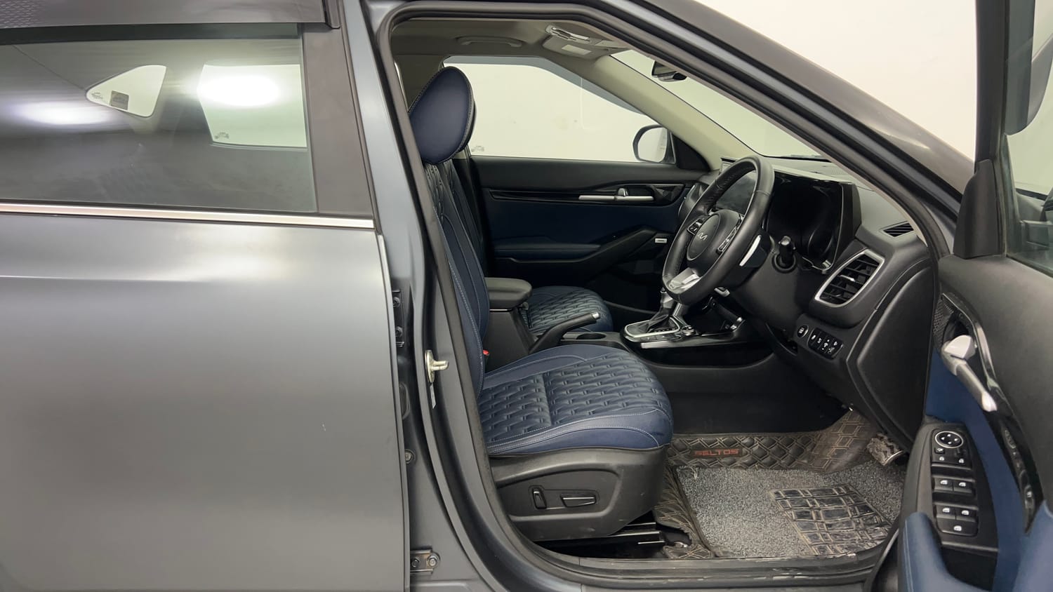 Used 2022 Kia Seltos X Line 1.5 Diesel AT Diesel Automatic interior RIGHT SIDE FRONT DOOR CABIN VIEW