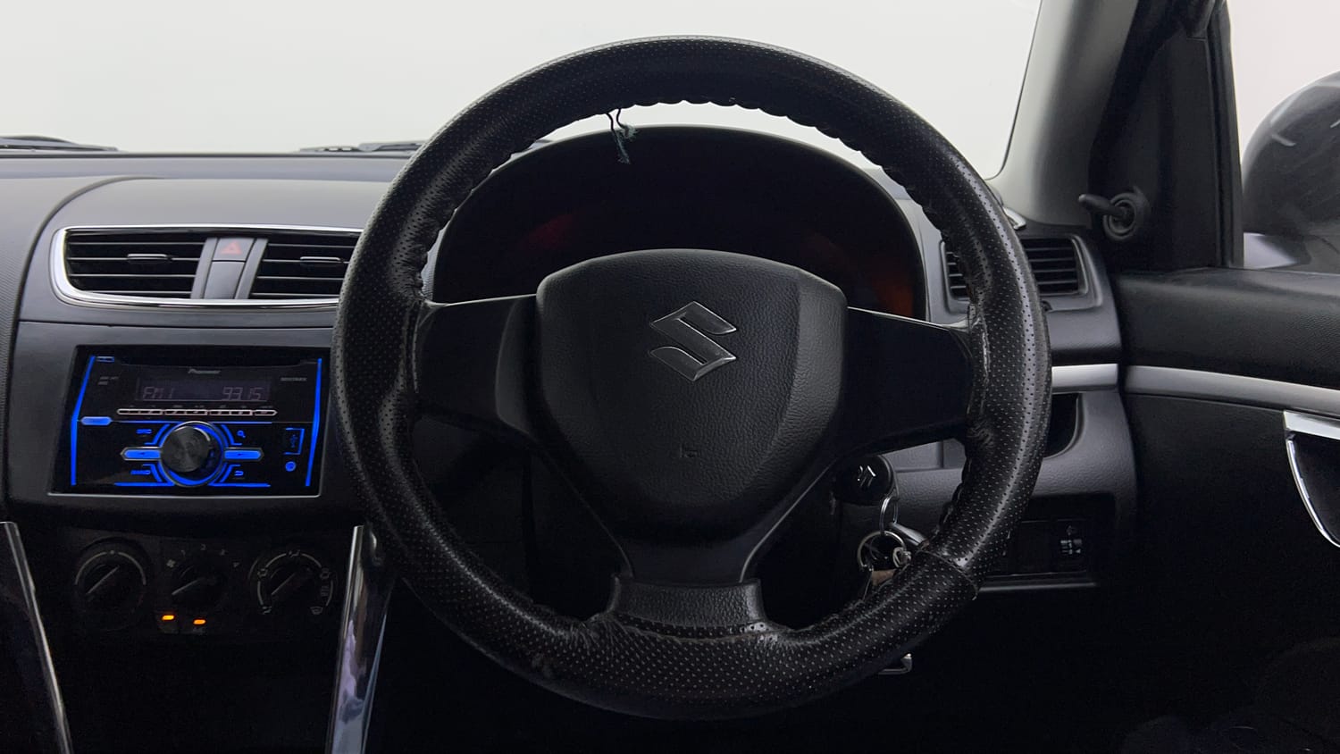 Used 2015 Maruti Suzuki Swift Lxi (O) Petrol Manual interior STEERING VIEW