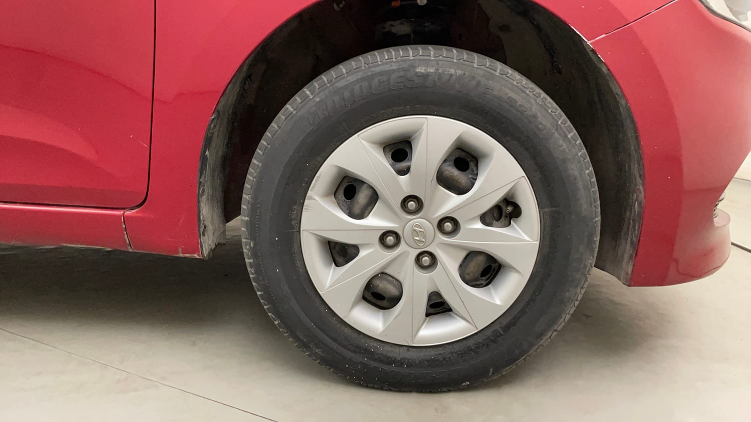 Used 2015 Hyundai Elite i20 Magna 1.2 Petrol Manual tyres RIGHT FRONT TYRE RIM VIEW
