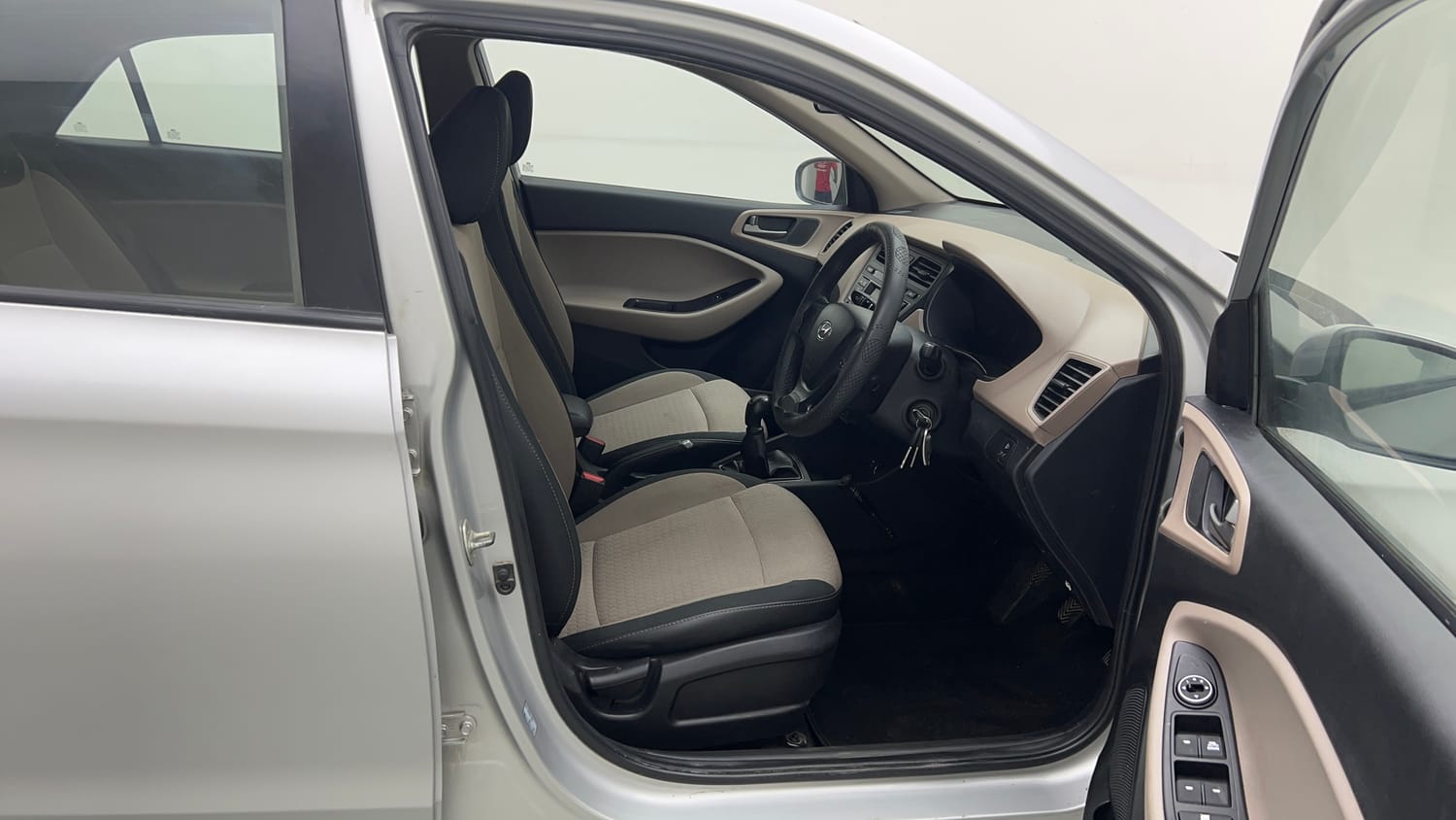 Used 2017 Hyundai Elite i20 Magna Executive 1.2 Petrol Manual interior RIGHT SIDE FRONT DOOR CABIN VIEW