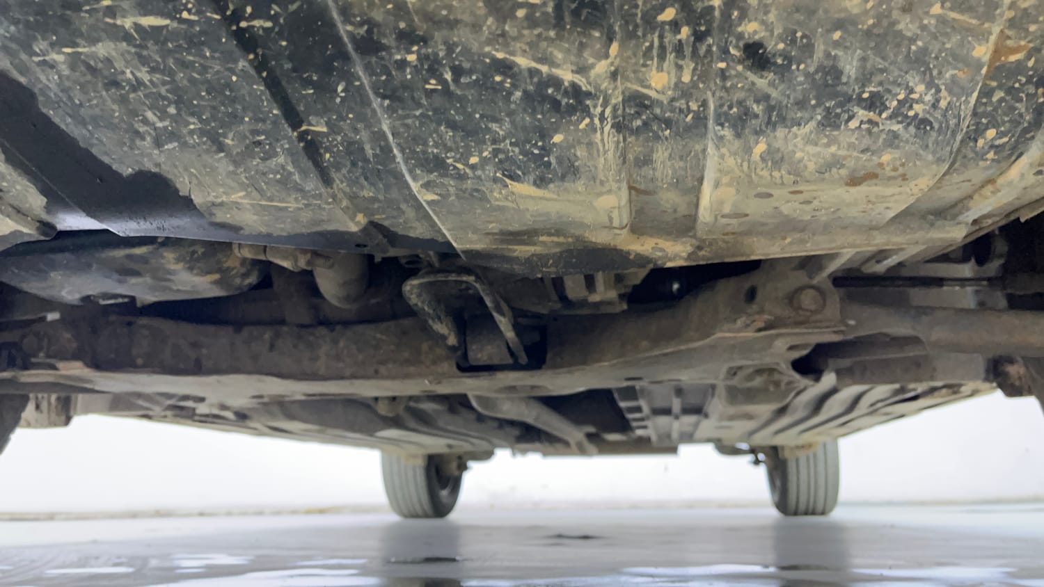 Used 2017 Maruti Suzuki Vitara Brezza VDi (O) Diesel Manual extra FRONT LEFT UNDERBODY VIEW