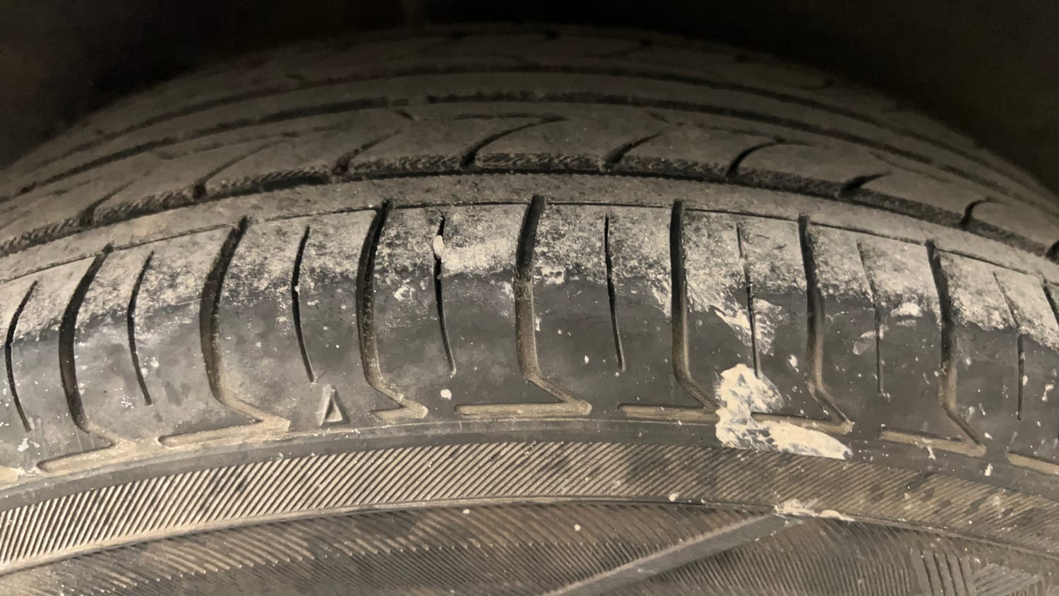 Used 2014 Hyundai Grand i10 Sportz 1.1 CRDi Diesel Manual tyres RIGHT REAR TYRE TREAD VIEW