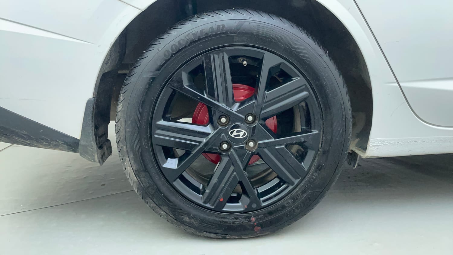 Used 2023 Hyundai Verna SX (O) 1.5 Turbo Petrol MT Petrol Manual tyres RIGHT REAR TYRE RIM VIEW