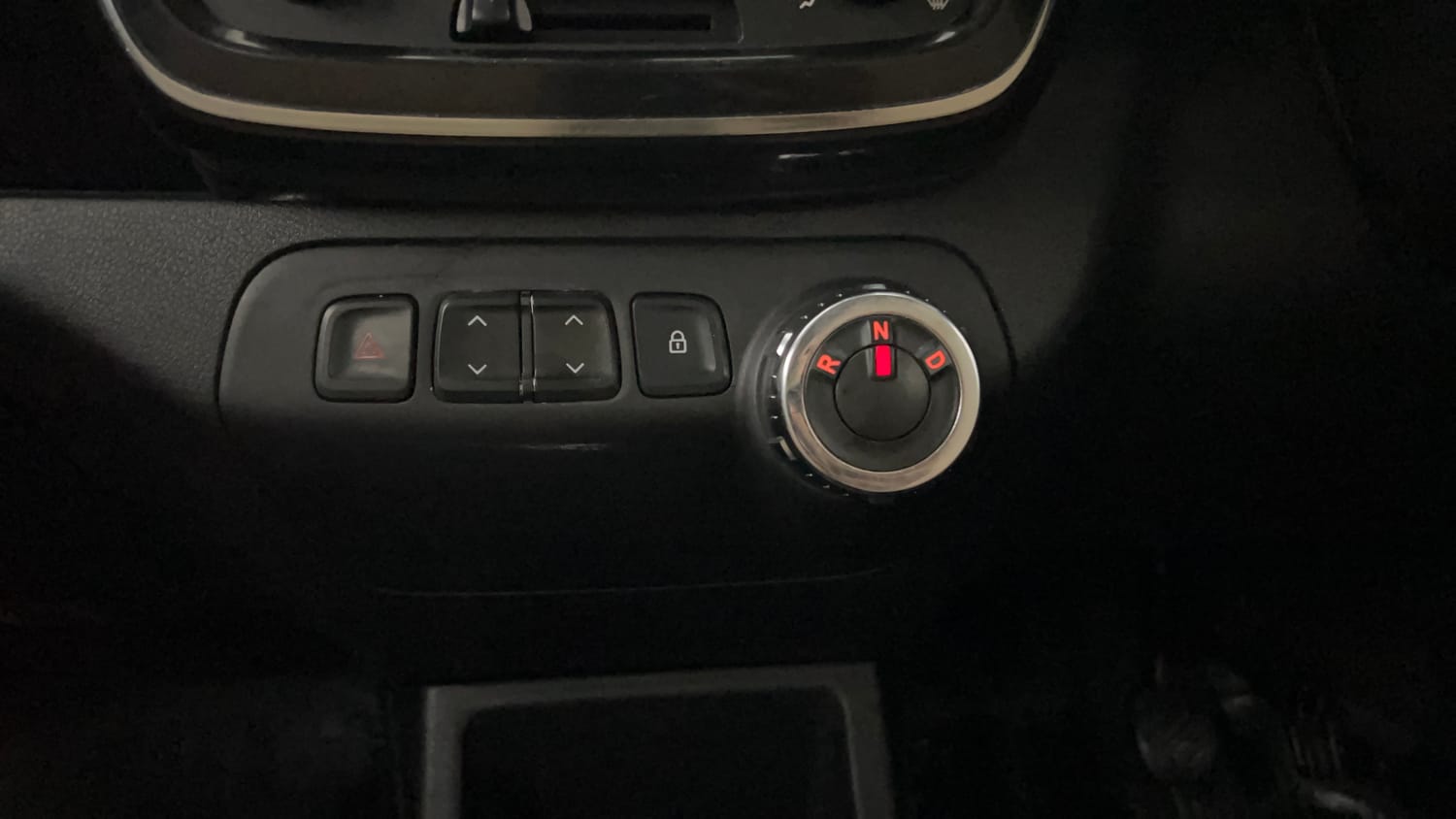 Used 2017 Renault Kwid 1.0 RXT AMT Opt Petrol Automatic interior GEAR  KNOB VIEW