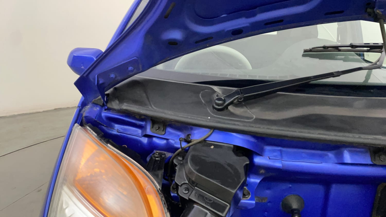 Used 2014 Tata Nano LX Petrol Manual engine ENGINE RIGHT SIDE HINGE & APRON VIEW