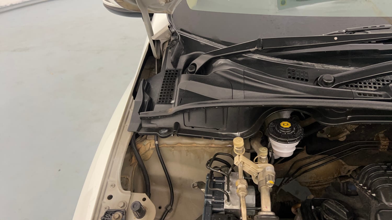 Used 2019 Honda City VX Petrol Petrol Manual engine ENGINE RIGHT SIDE HINGE & APRON VIEW
