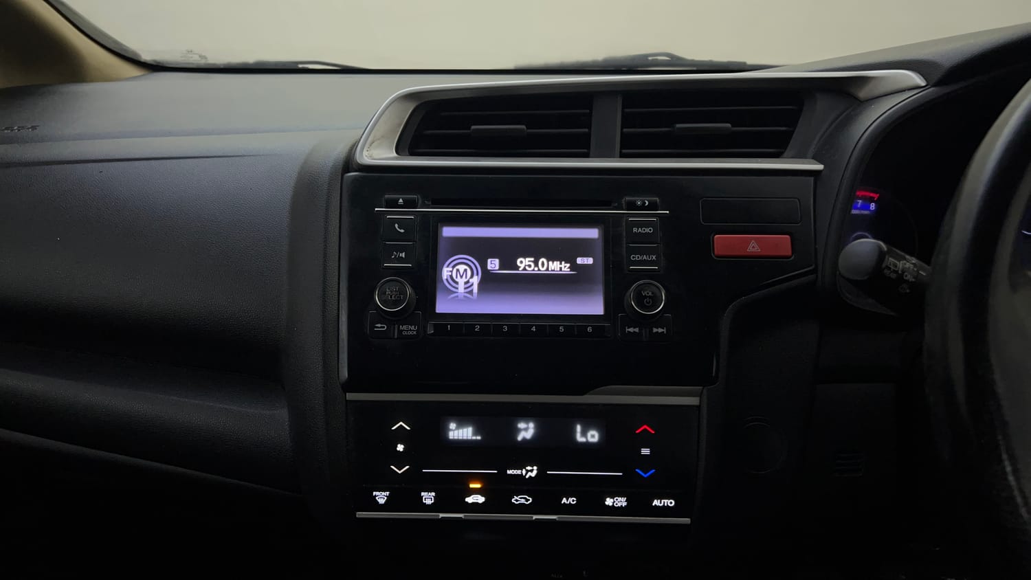 Used 2015 Honda Jazz V Petrol Petrol Manual top_features Integrated (in-dash) music system