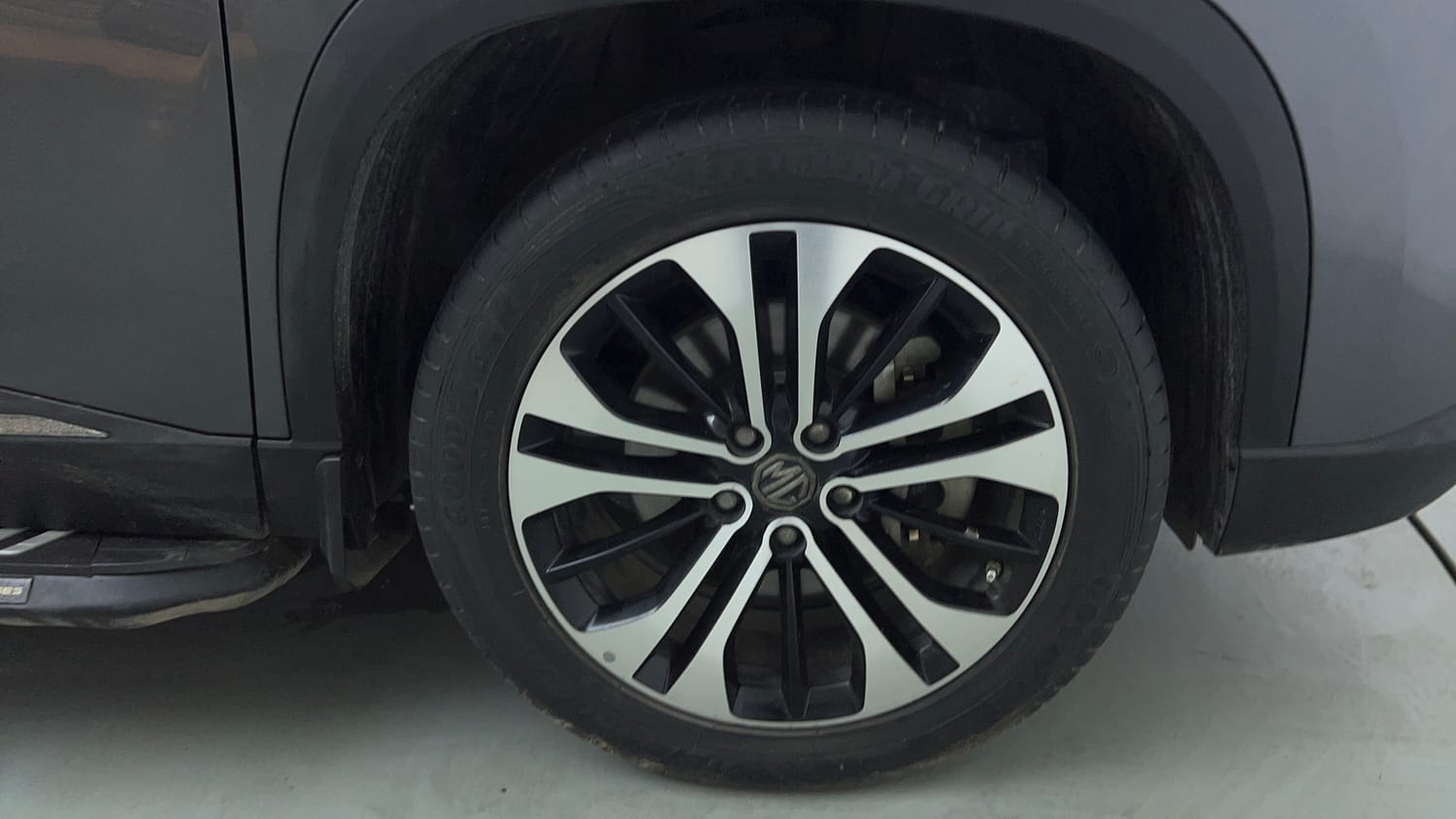 Used 2022 MG Motors Hector Sharp 1.5 Petrol CVT Petrol Automatic tyres RIGHT FRONT TYRE RIM VIEW
