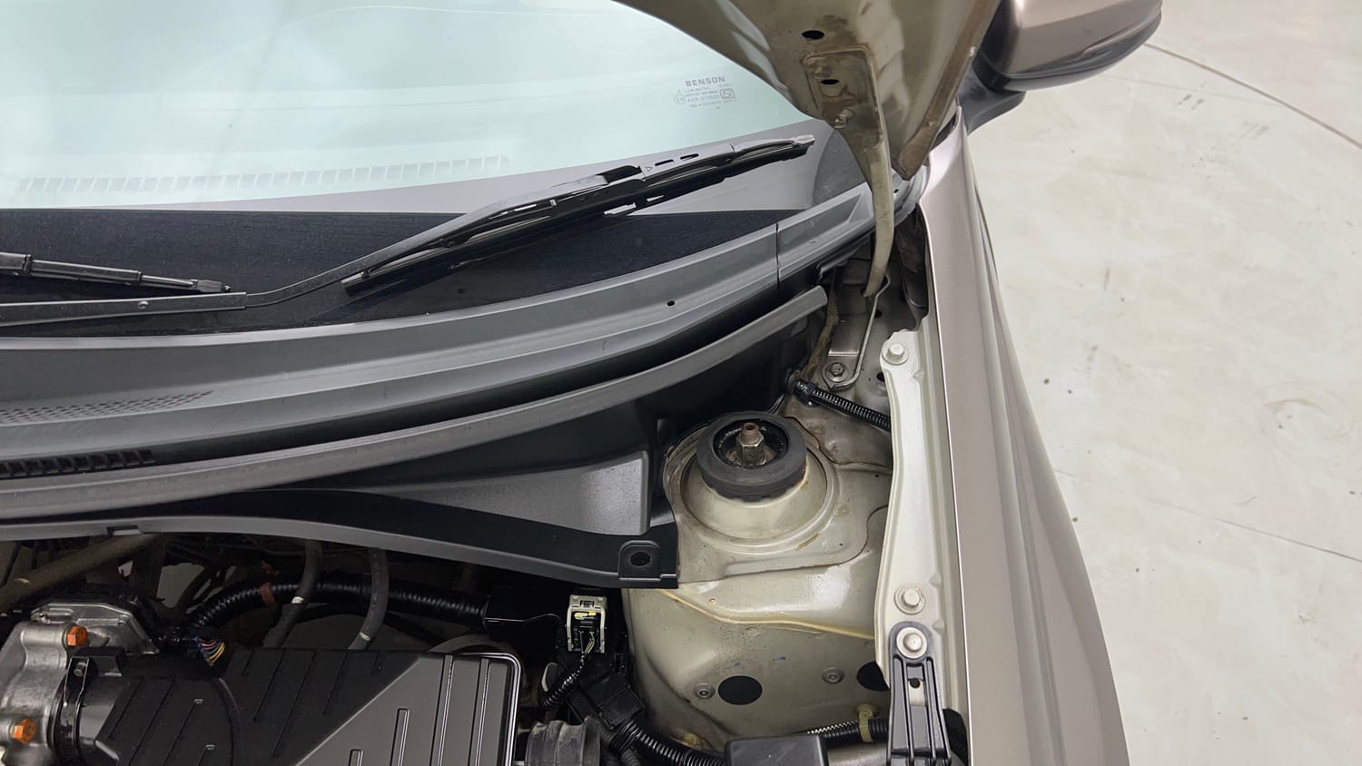 Used 2015 Honda Brio S MT Petrol Manual engine ENGINE LEFT SIDE HINGE & APRON VIEW