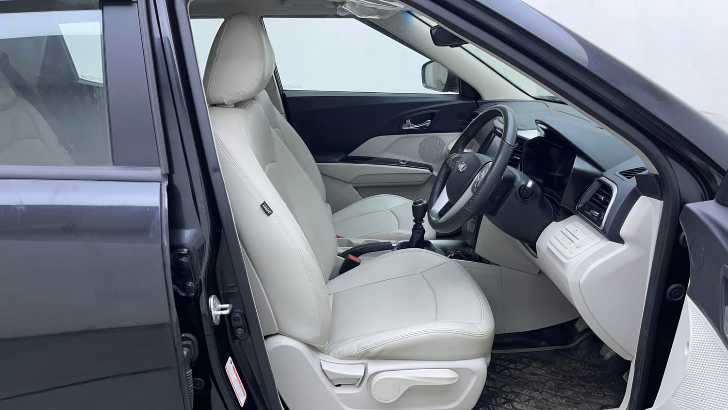 Used 2022 Mahindra XUV 300 W8 (O) 1.2 Petrol Petrol Manual interior RIGHT SIDE FRONT DOOR CABIN VIEW