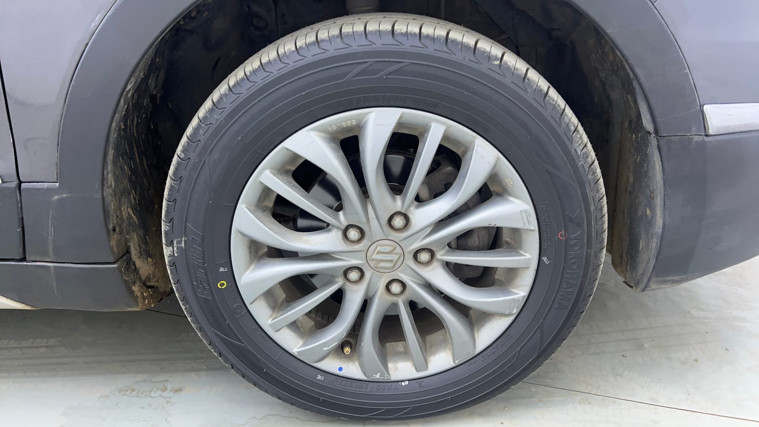 Used 2017 Maruti Suzuki S-Cross Zeta 1.3 Diesel Manual tyres RIGHT FRONT TYRE RIM VIEW