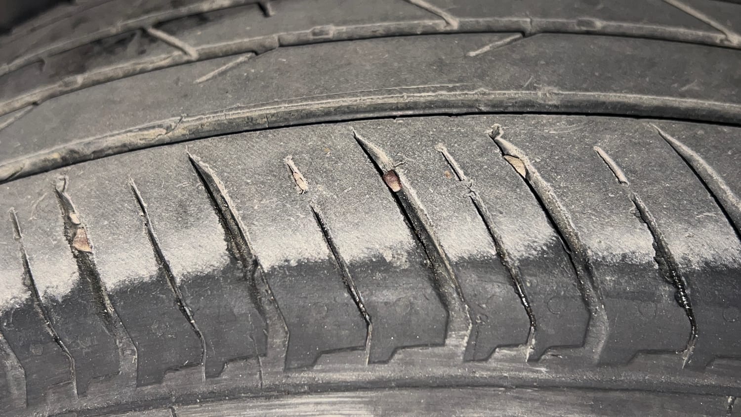 Used 2019 Tata Nexon XM Petrol Manual tyres LEFT FRONT TYRE TREAD VIEW