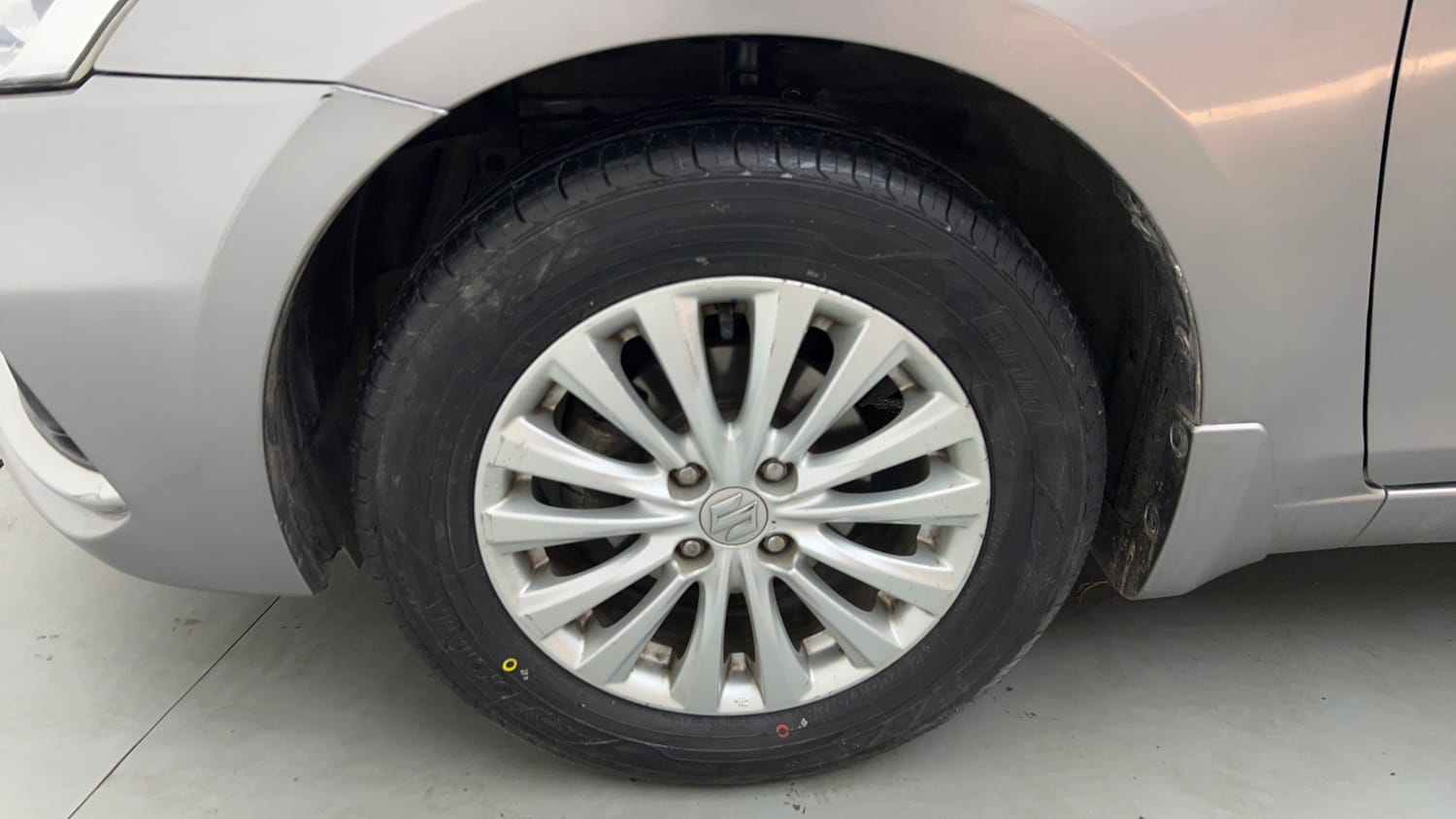 Used 2018 Maruti Suzuki Ciaz Delta Hybrid 1.5 Petrol Manual tyres LEFT FRONT TYRE RIM VIEW