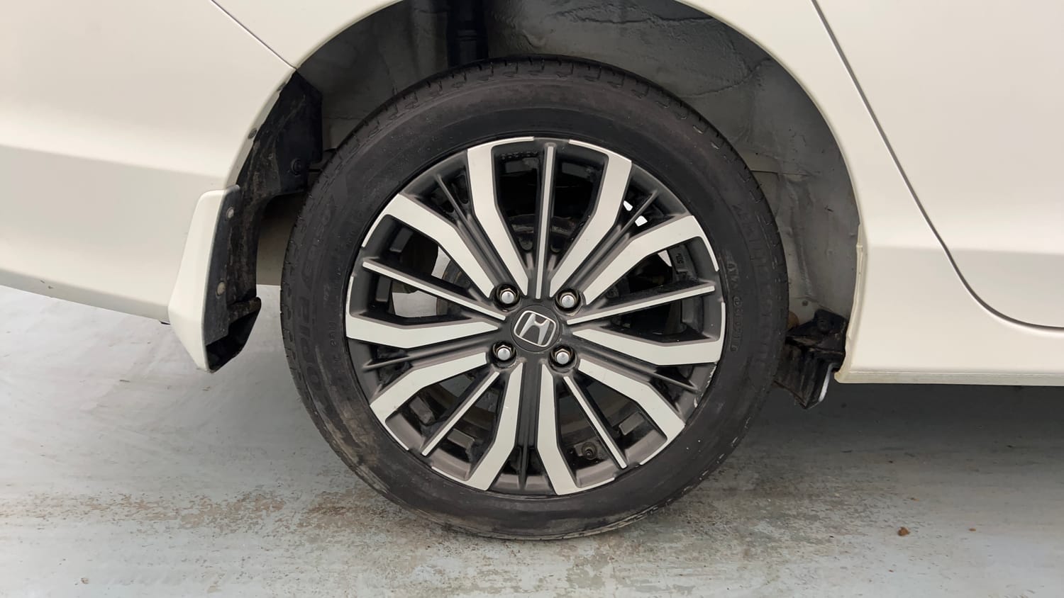 Used 2019 Honda City VX Petrol Petrol Manual tyres RIGHT REAR TYRE RIM VIEW