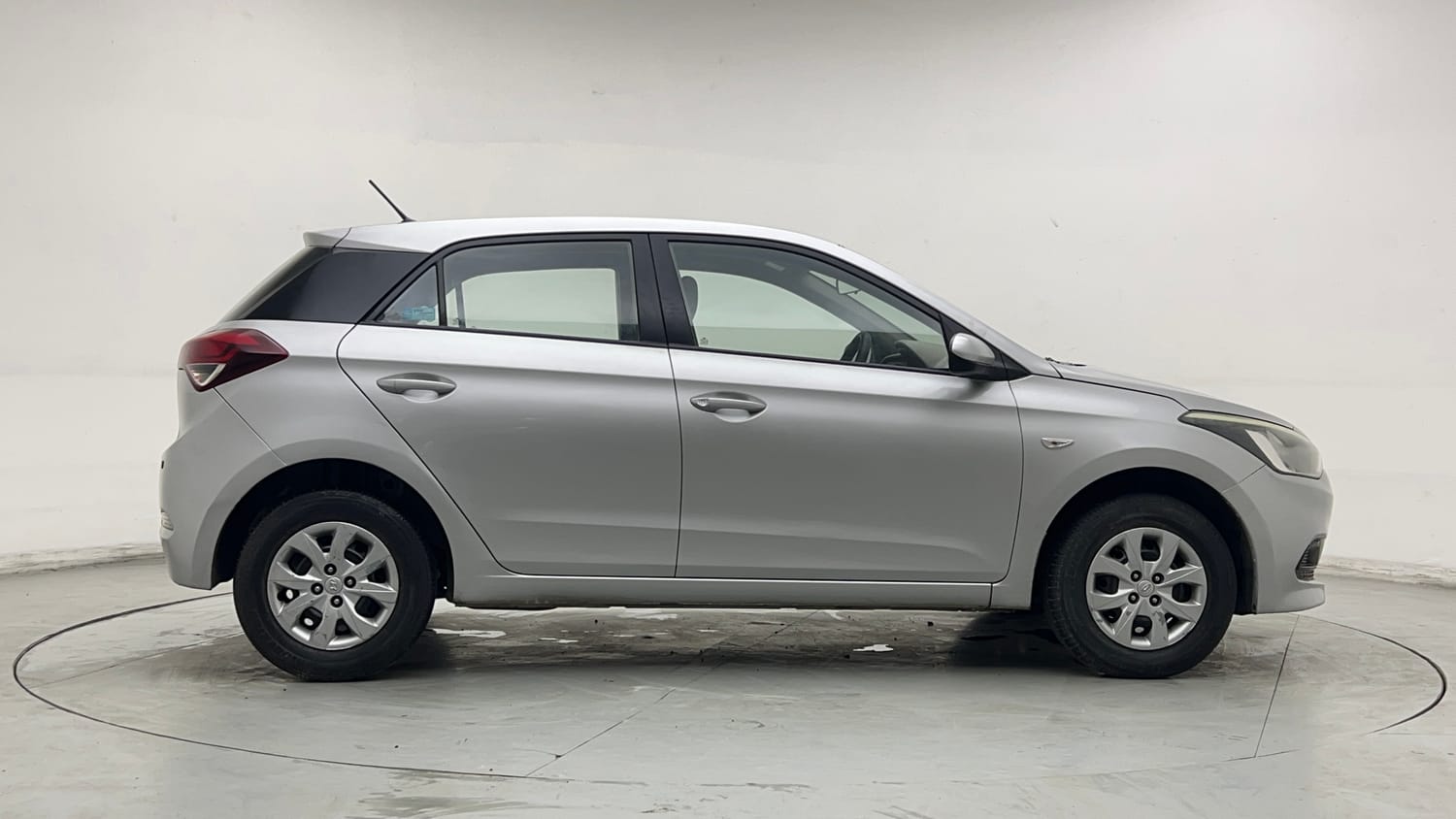 Used 2017 Hyundai Elite i20 Magna Executive 1.2 Petrol Manual exterior RIGHT SIDE VIEW