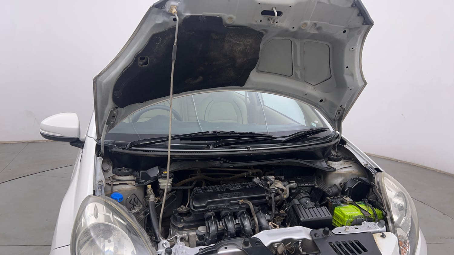 Used 2016 Honda Amaze 1.2 S i-VTEC Petrol Manual engine ENGINE RIGHT SIDE HINGE & APRON VIEW