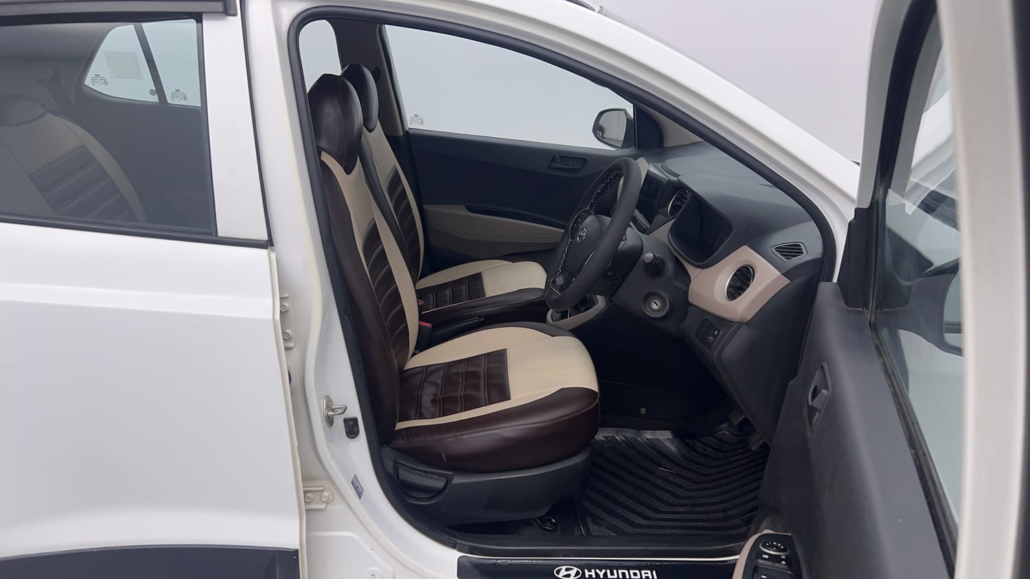 Used 2019 Hyundai Grand i10 Magna 1.2 Kappa VTVT Petrol Manual interior RIGHT SIDE FRONT DOOR CABIN VIEW