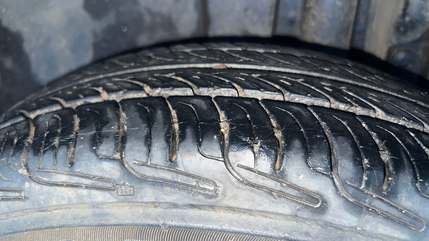 Used 2012 Maruti Suzuki Swift VXi Petrol Manual tyres LEFT REAR TYRE TREAD VIEW