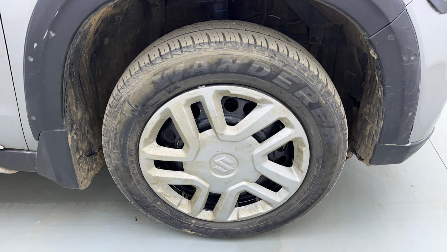 Used 2017 Maruti Suzuki Vitara Brezza VDi (O) Diesel Manual tyres RIGHT FRONT TYRE RIM VIEW