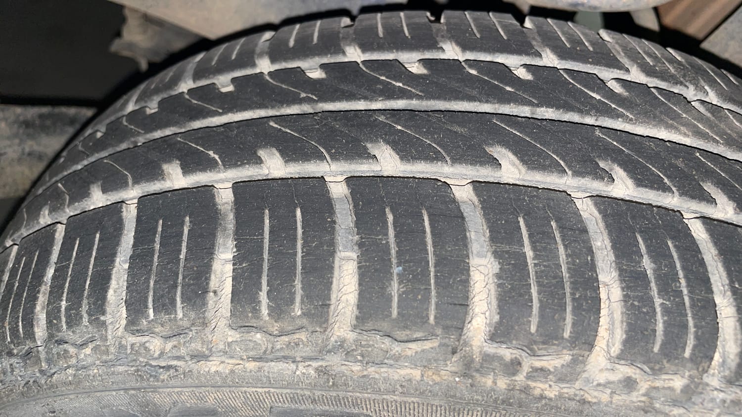 Used 2014 Tata Nano LX Petrol Manual tyres LEFT REAR TYRE TREAD VIEW