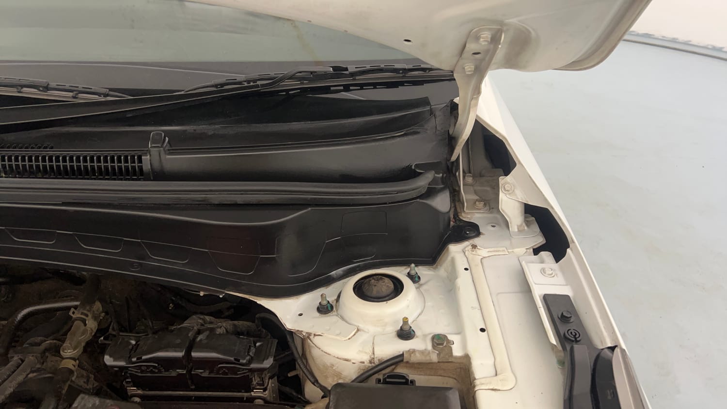 Used 2020 Kia Seltos HTK Plus 1.5 Petrol Manual engine ENGINE LEFT SIDE HINGE & APRON VIEW