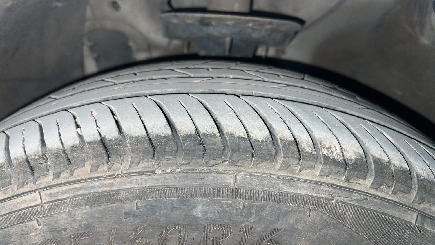 Used 2017 Hyundai Elite i20 Asta 1.2 Petrol Manual tyres LEFT FRONT TYRE TREAD VIEW