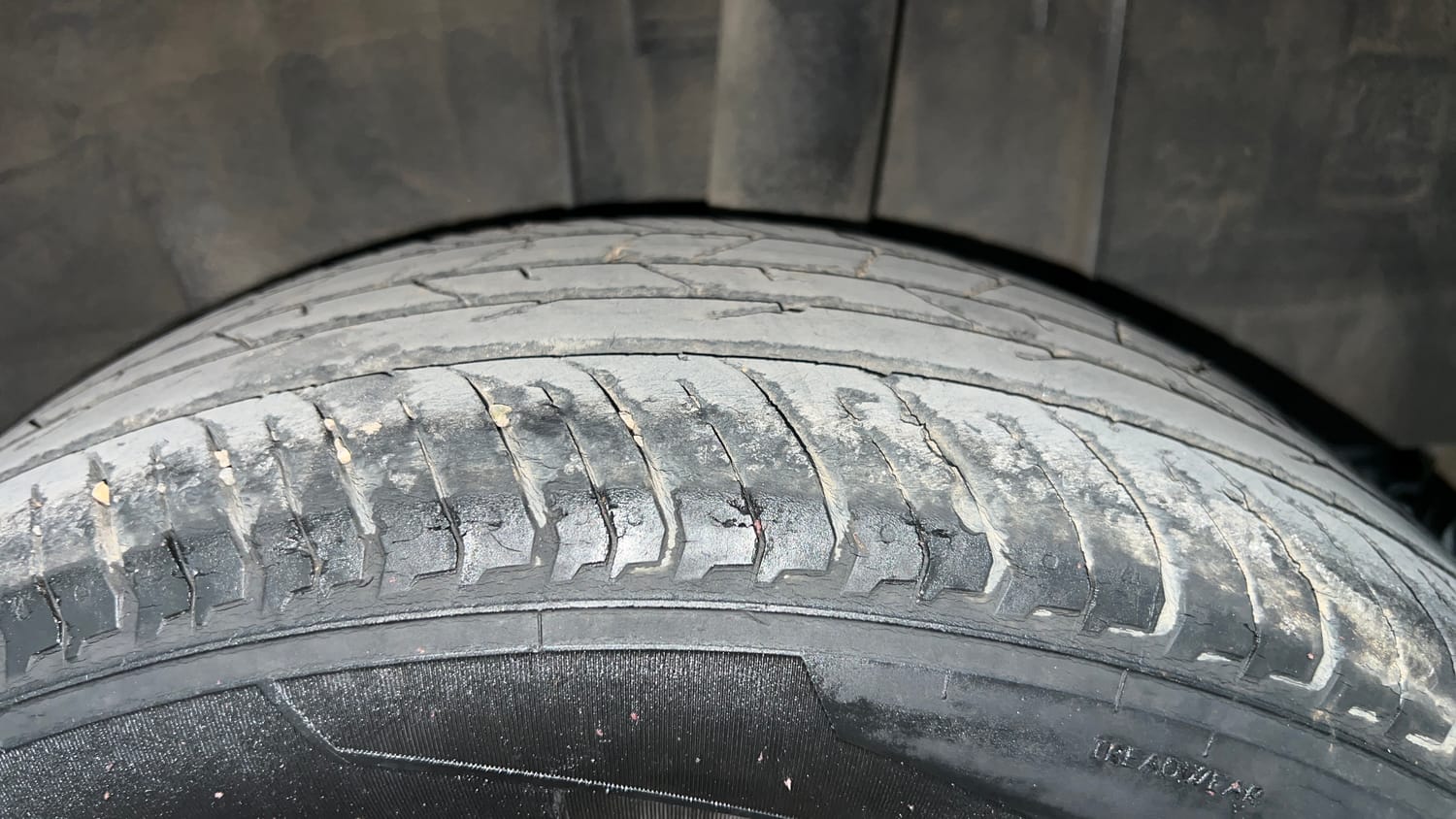 Used 2024 Nissan Magnite XV Premium Turbo CVT Petrol Automatic tyres LEFT REAR TYRE TREAD VIEW