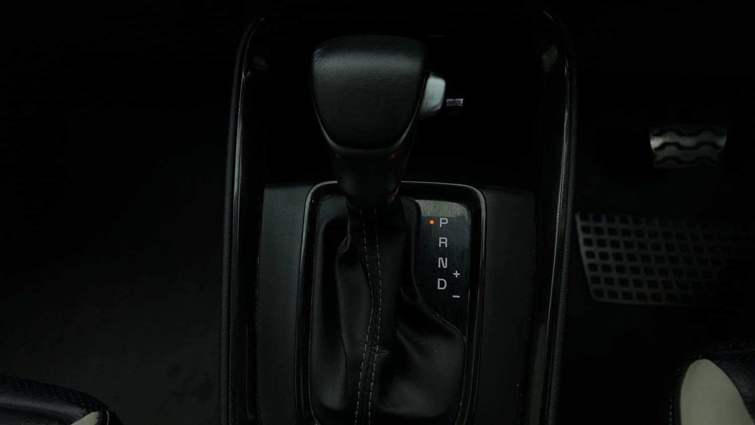 Used 2024 Kia Sonet GTX Plus 1.0 Turbo Petrol DCT Dual Tone Petrol Automatic interior GEAR  KNOB VIEW